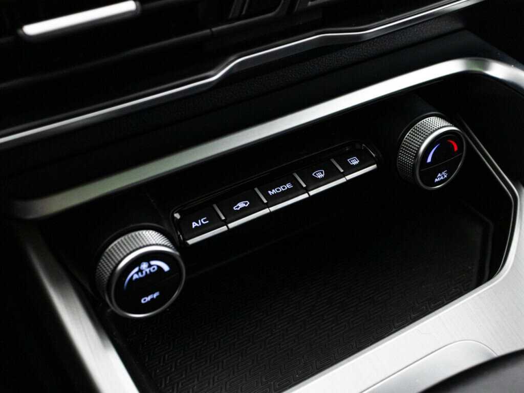 Купить Джили Кулрэй, 2022, 50 371 км.. Фото: #17